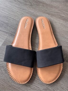 Volcom Women's Black and Tan Slide Sandals